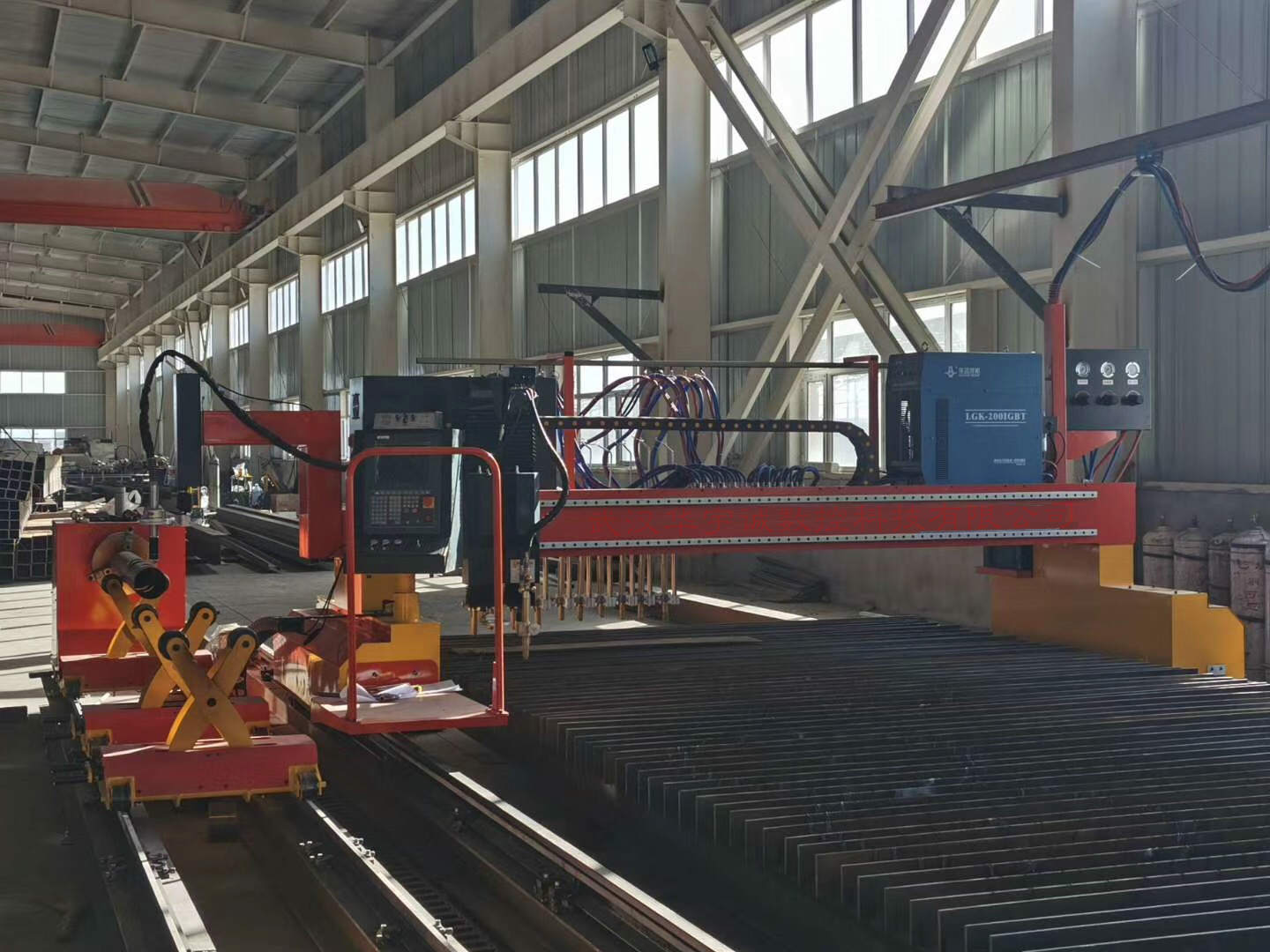 1599147896796586.jpg 龍門(mén)式板管一體數(shù)控切割機(jī).jpg